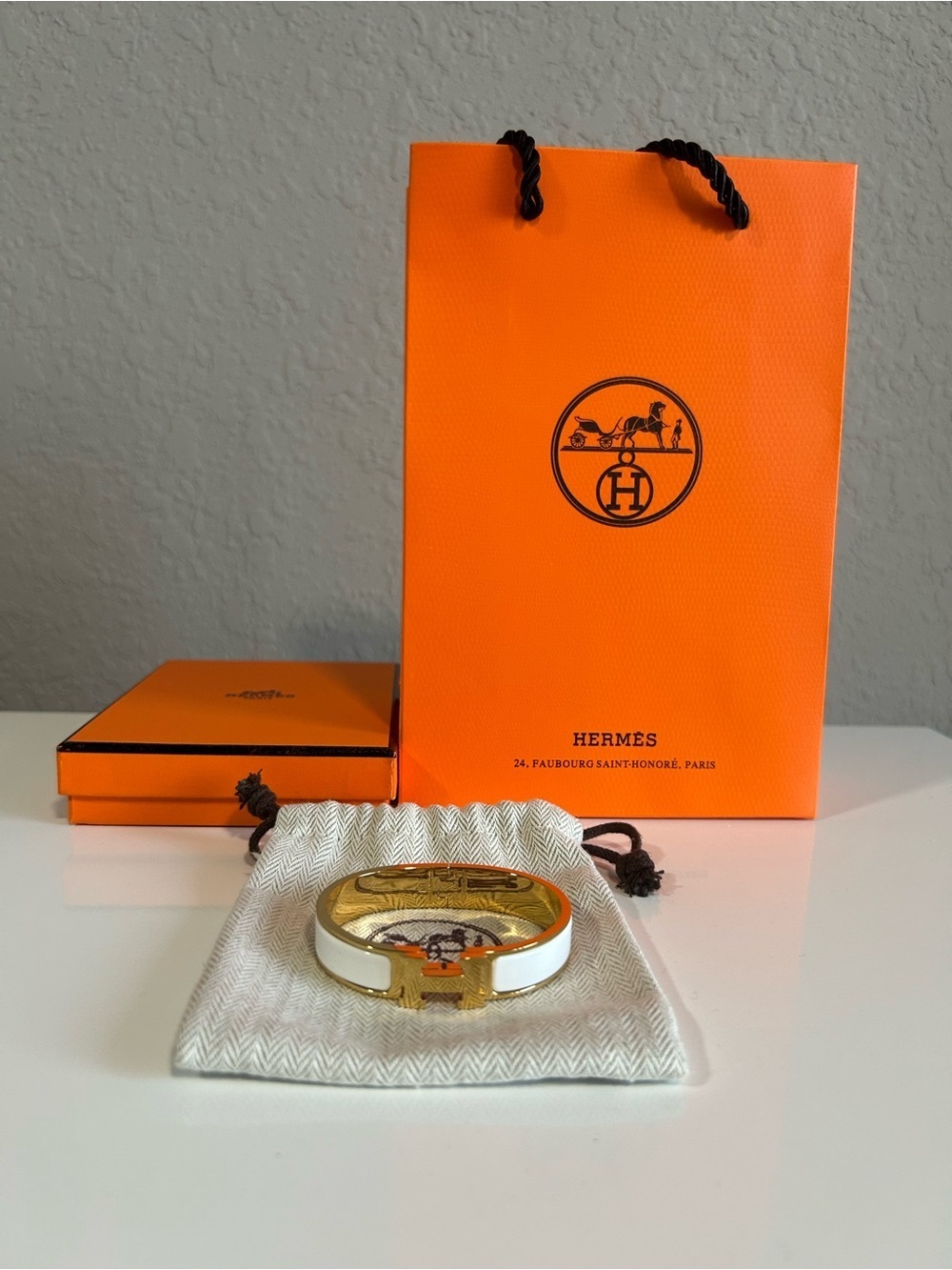 Hermes White And Gold Clic
H Bracelet